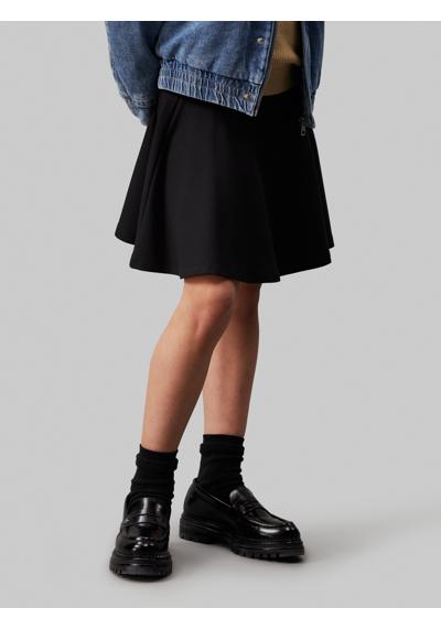 Мини-юбка для детей до 16 лет от Calvin Klein...