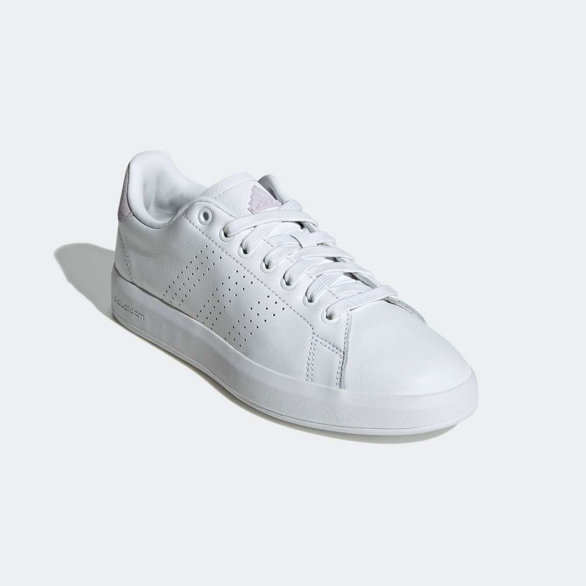 Кроссовки, дизайн по стопам Adidas Stan Smith