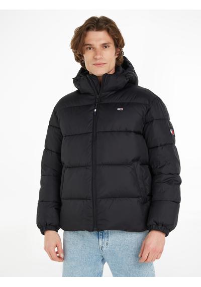 Стеганая куртка с капюшоном и надписью-логотипом.»TJM ESSENTIAL PUFFER JACKET«