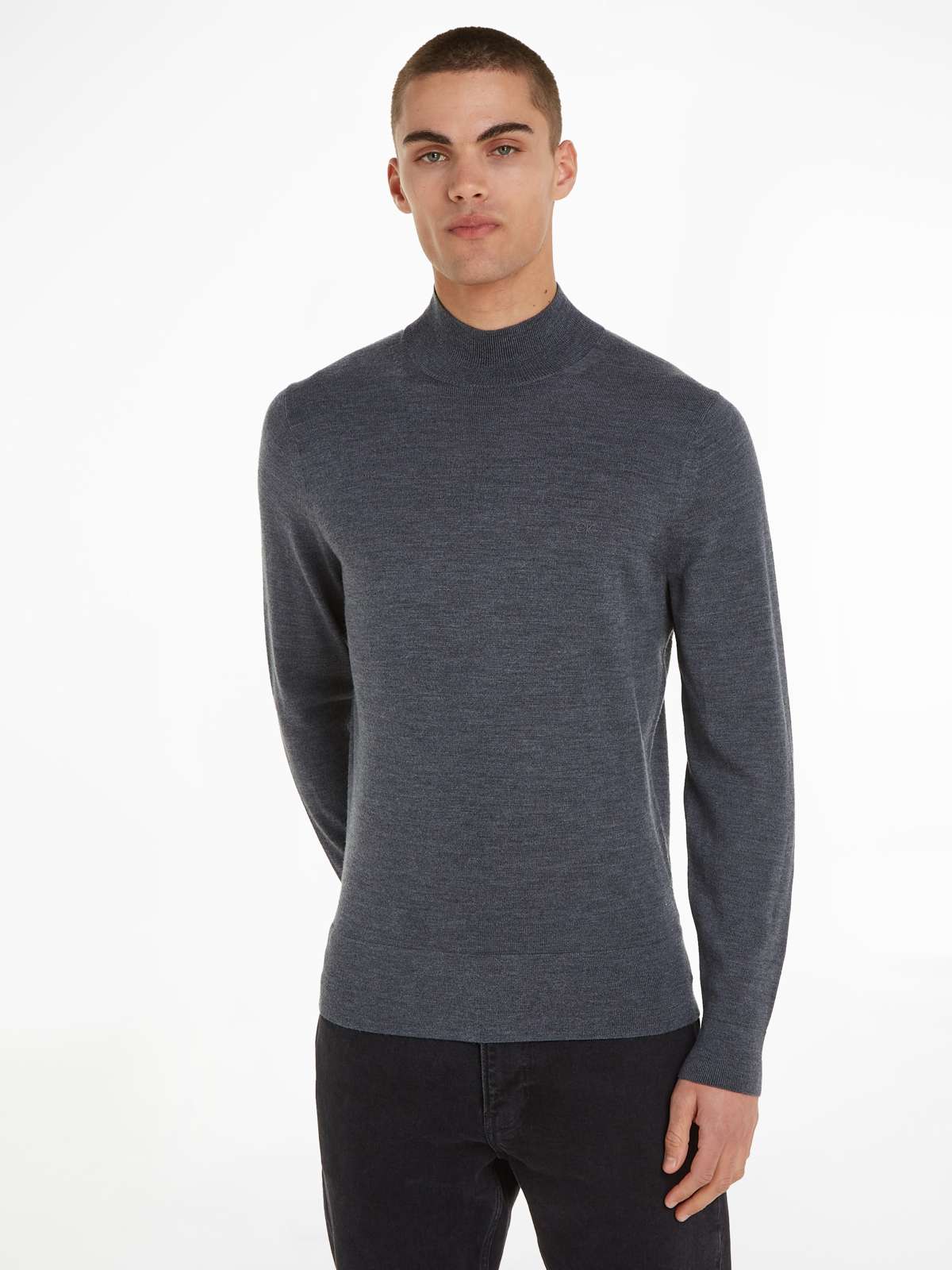 Свитер с высоким воротником и фирменной этикеткой»MERINO MOCK NECK SWEATER«