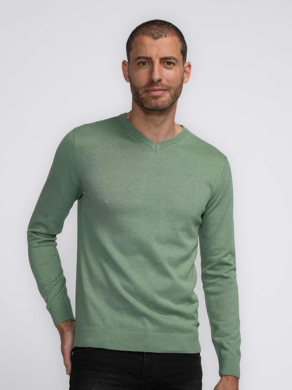 свитер с V-образным вырезом Men Knitwear V-Neck Basic