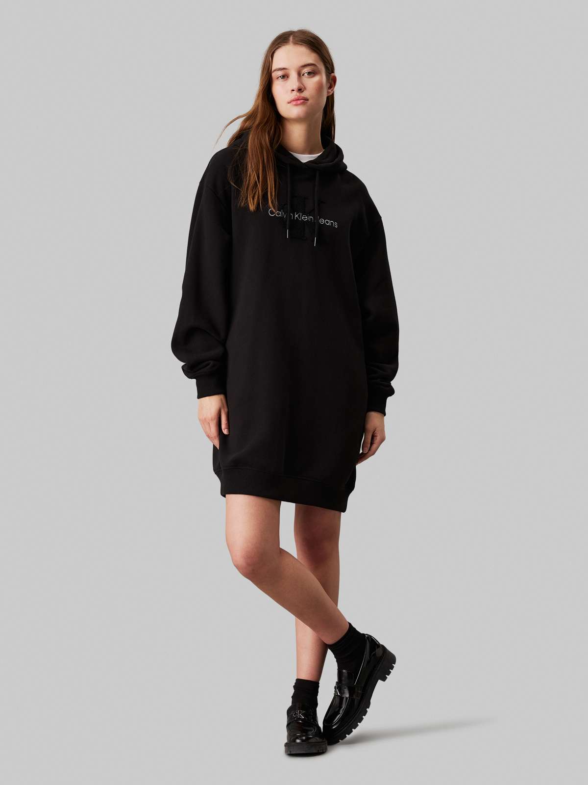 Платье-свитшот с вышивкой логотипа »CHENILLE MONOLOGO HOODIE DRESS«