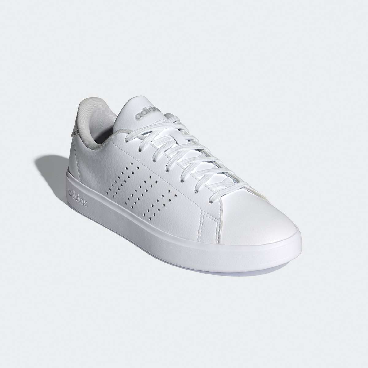 Кроссовки, дизайн по стопам Adidas Stan Smith