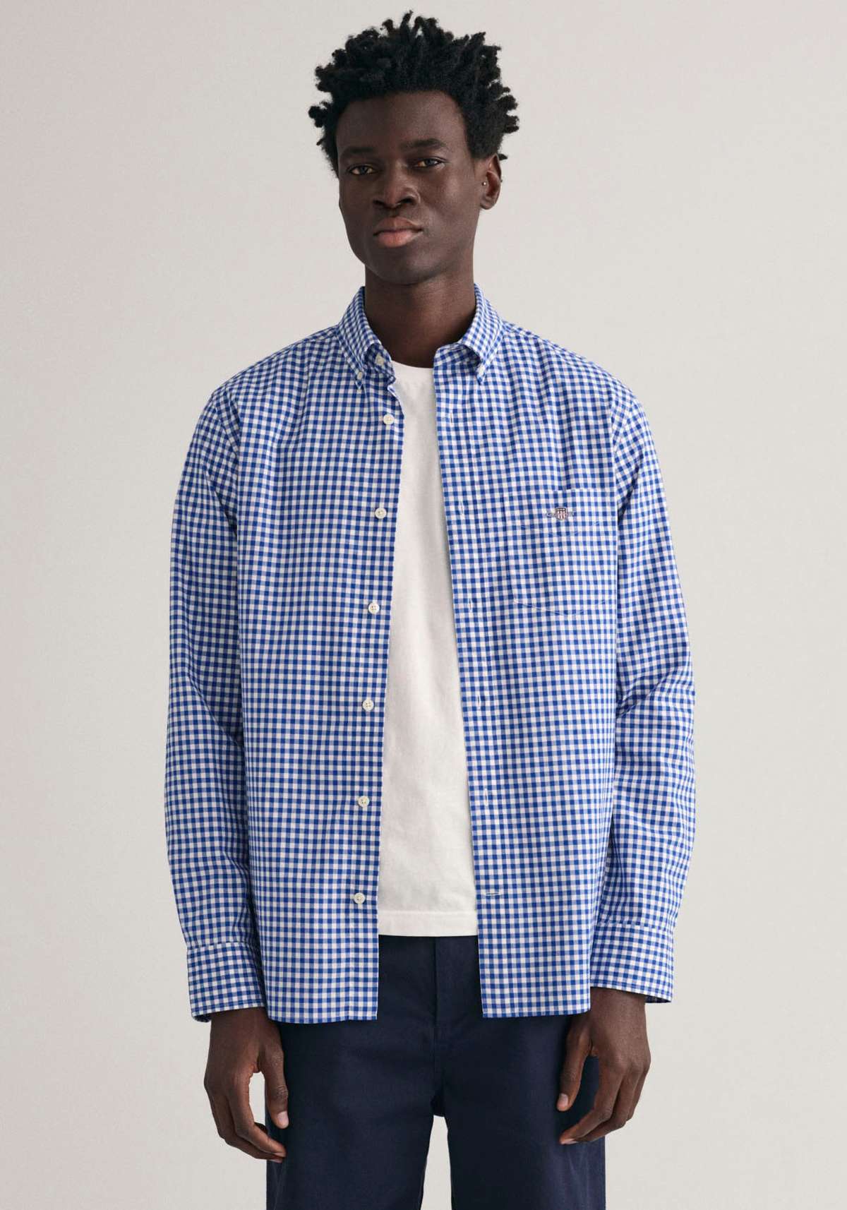 Рубашка с длинными рукавами и вышитым логотипом на груди. REG POPLIN GINGHAM SHIRT