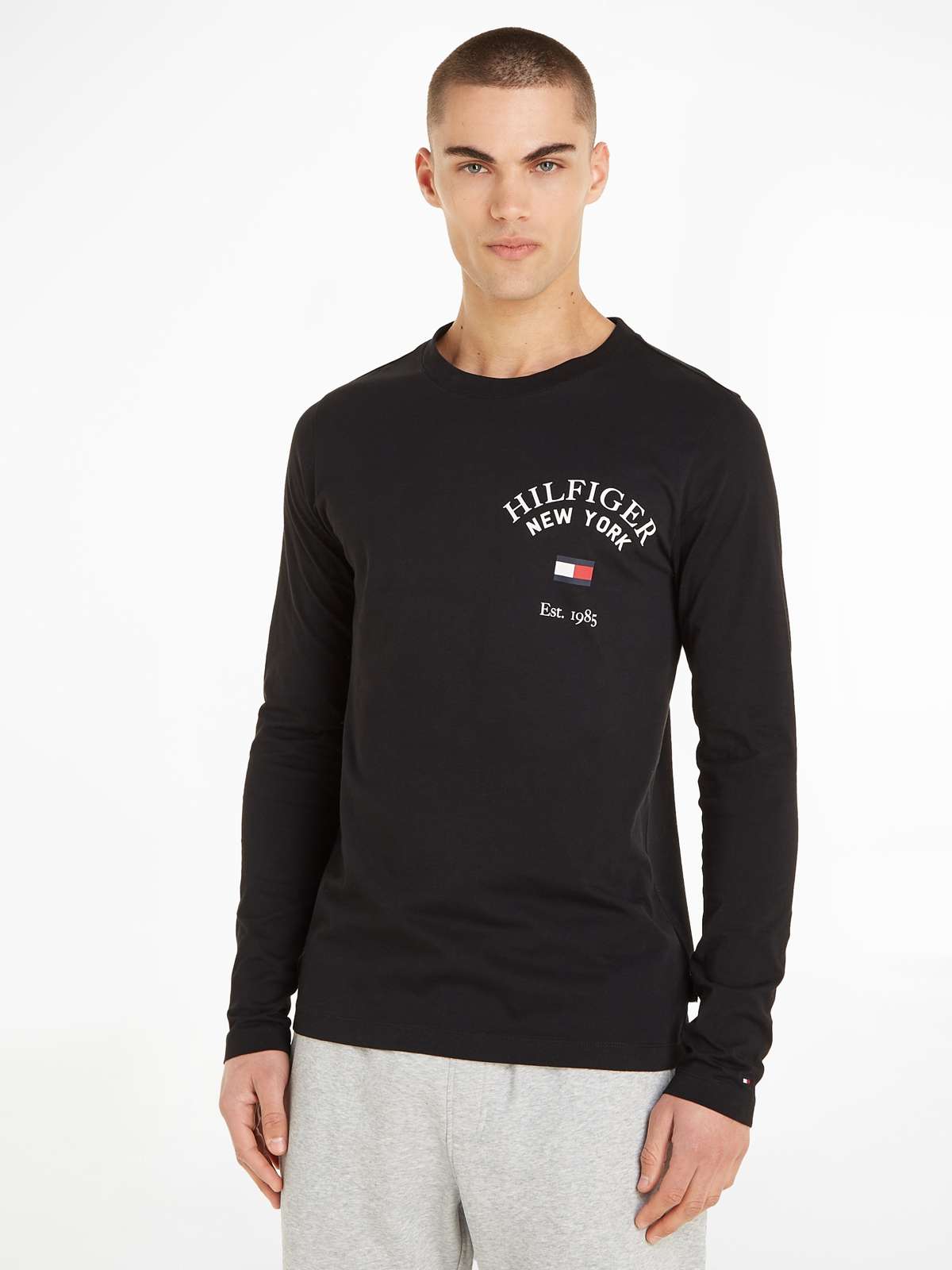 Рубашка с длинными рукавами и принтом Tommy Hilfiger на груди.»ARCH VARSITY LS TEE«