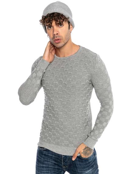 Вязаный свитер с современным тканым узором.