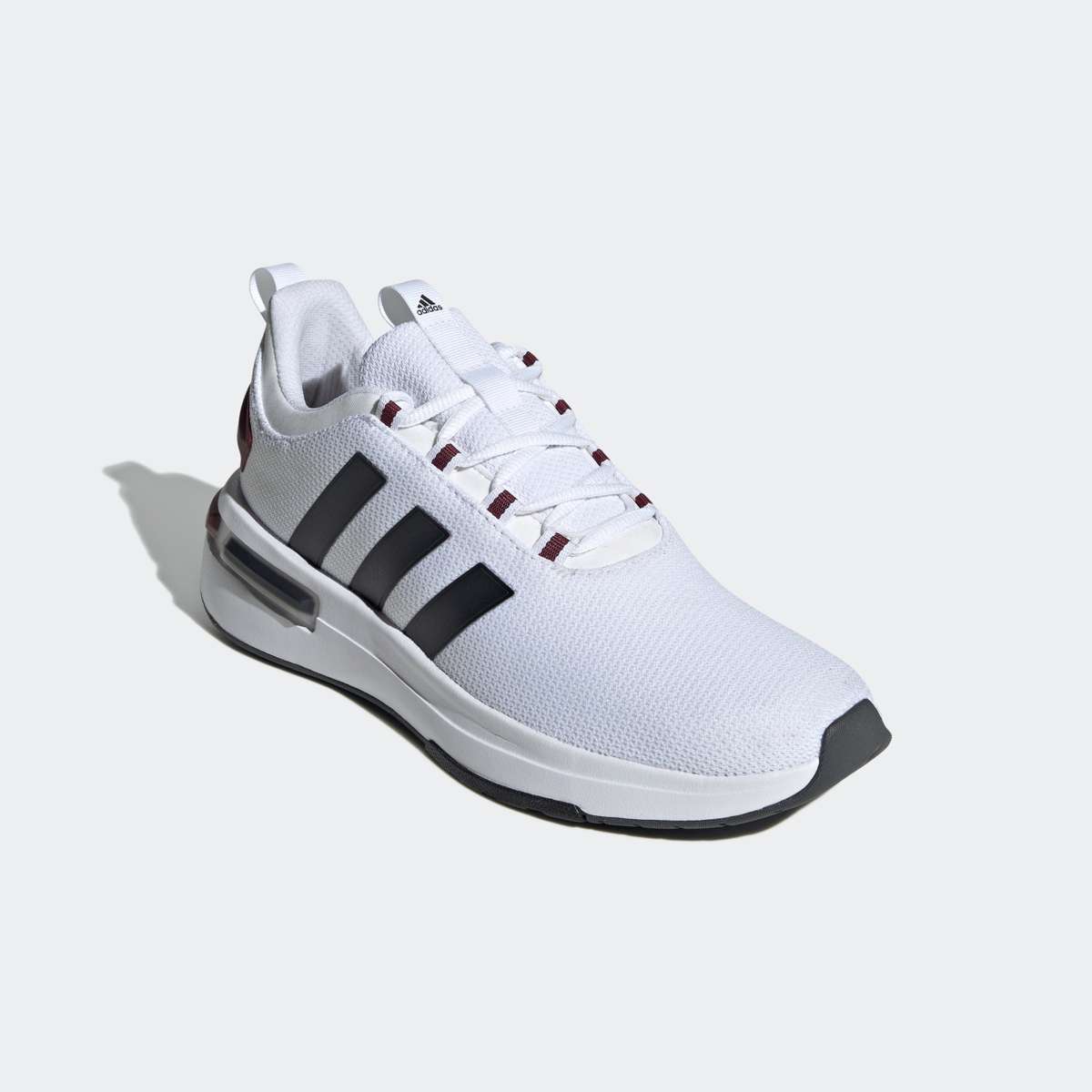 Кроссовки с дизайном по стопам Adidas NMD.