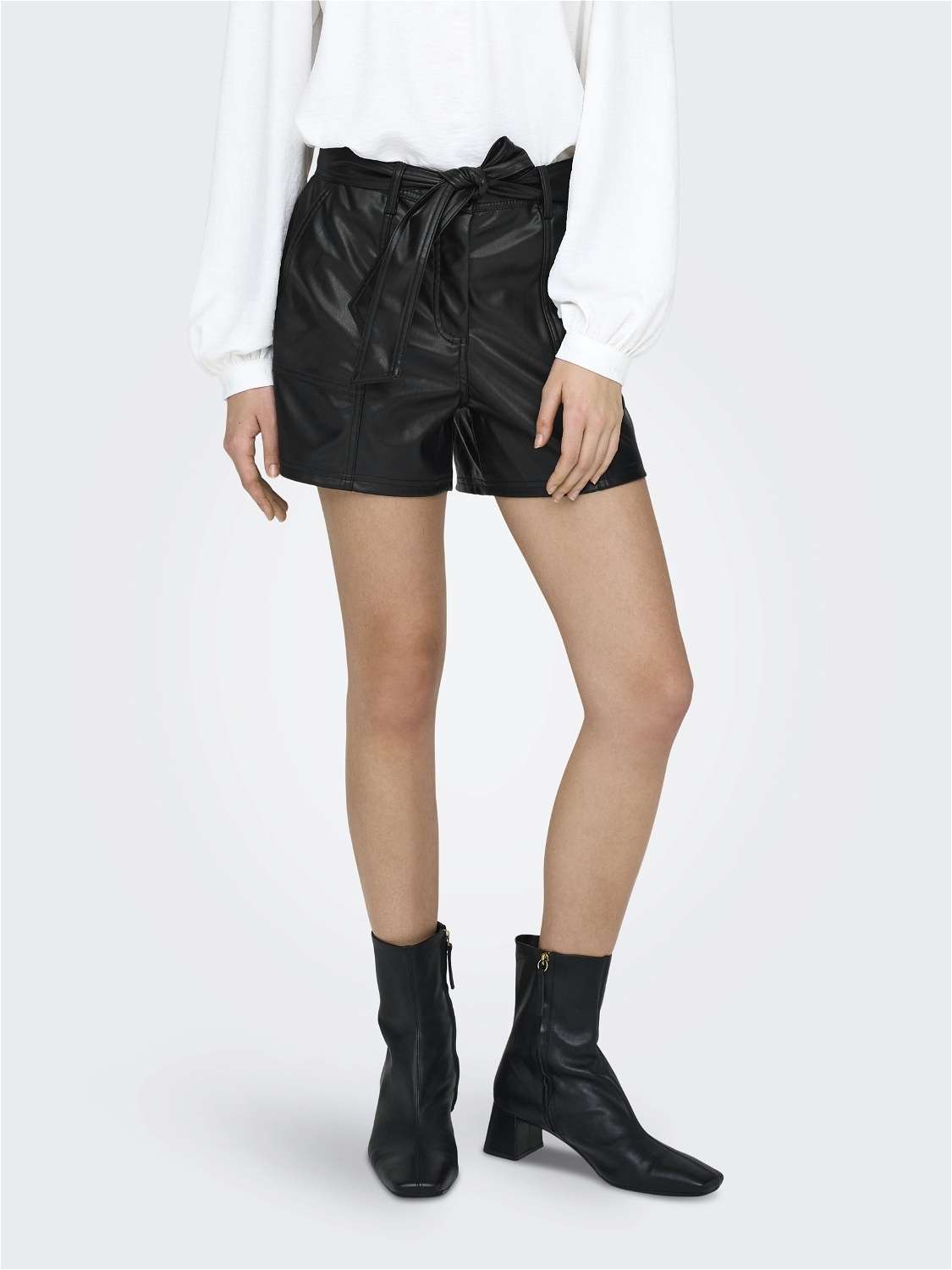 шорты »ONLCLIO HW BELT FAUX LEAT SHORTS CC PNT«