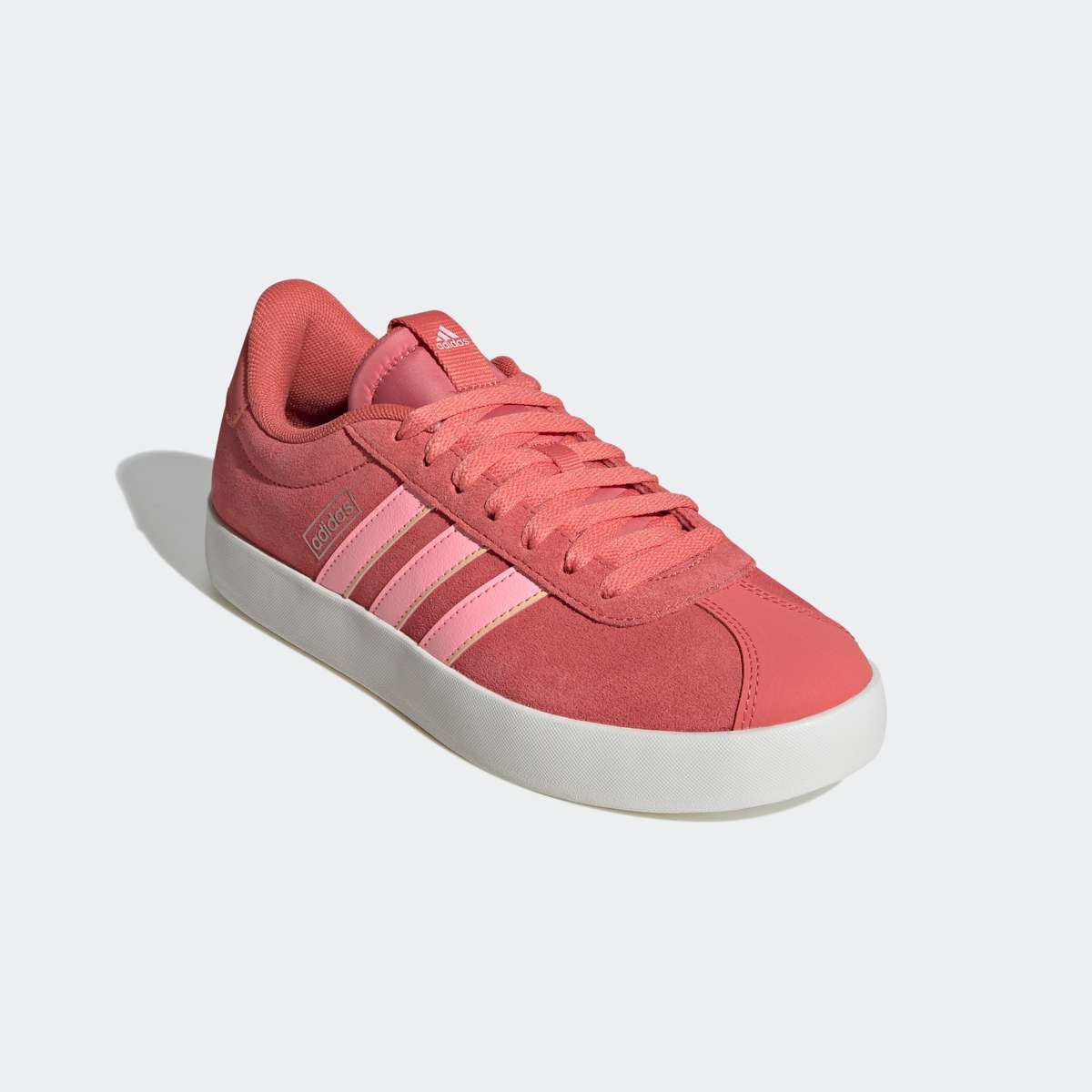 Кроссовки, вдохновленные дизайном Adidas Samba. VL COURT 3.0