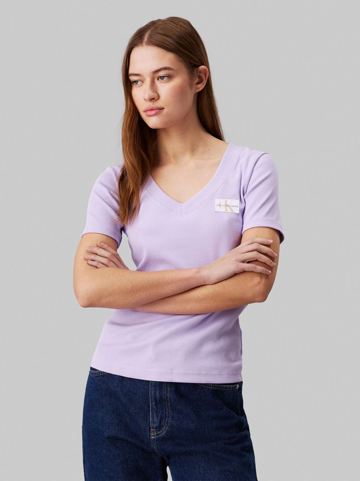 Футболка с нашивкой-логотипом бренда WOVEN LABEL RIB V-NECK TEE