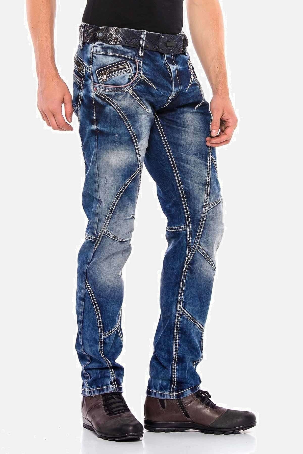 Прямые джинсы с модными декоративными швами.»Jeans«