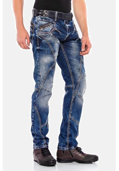 Прямые джинсы с модными декоративными швами.»Jeans«