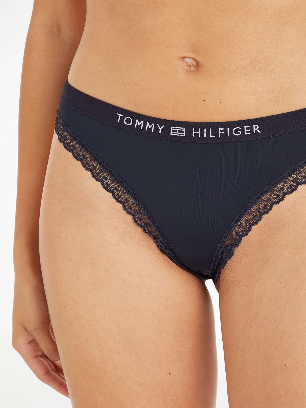 Трусы с фирменным лейблом Tommy Hilfiger »THONG«