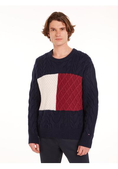 Свитер с круглым вырезом и цветным узором спереди»CABLE FLAG SWEATER«