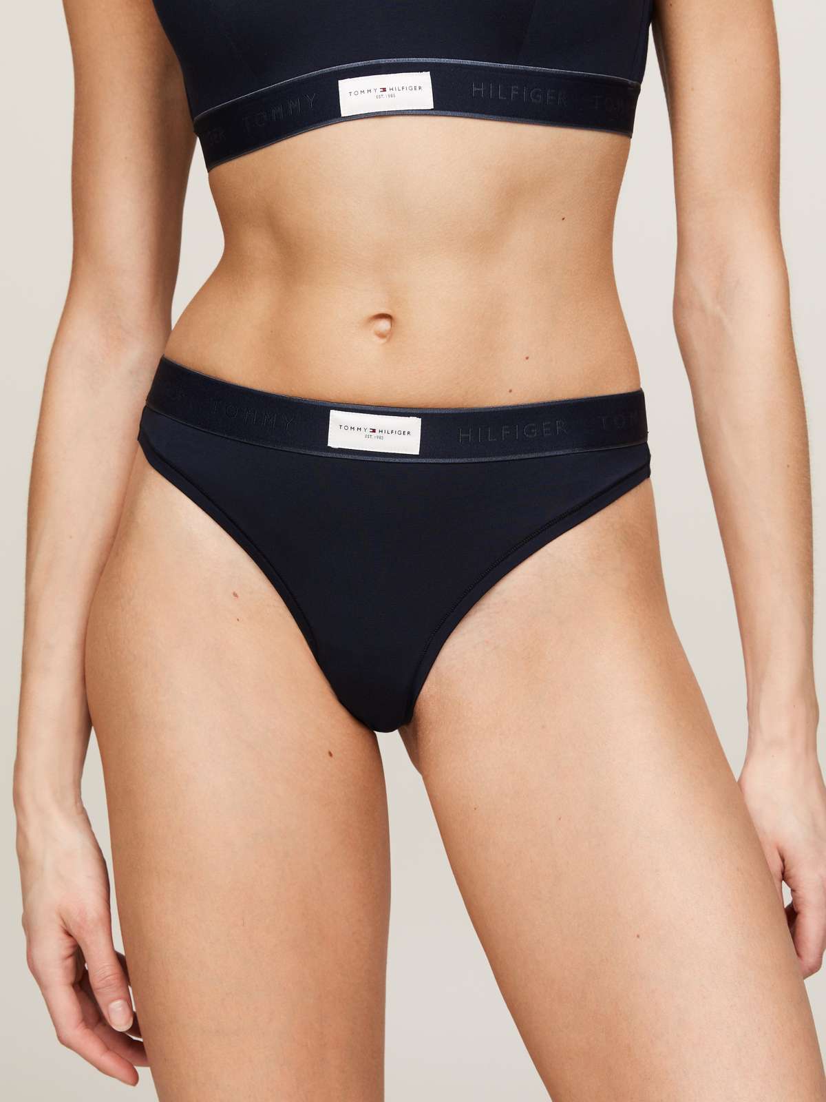 Трусы с поясом с логотипом Tommy Hilfiger »THONG (EXT SIZES)«