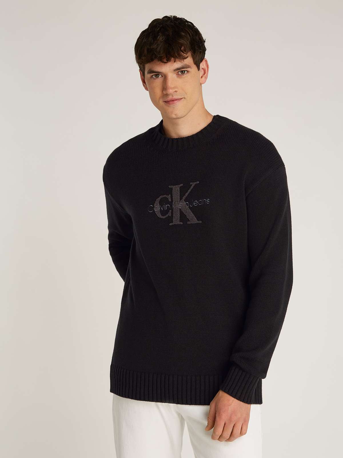 Свитер с круглым вырезом и вышивкой логотипа»CHENILLE MONOLOGO SWEATER«