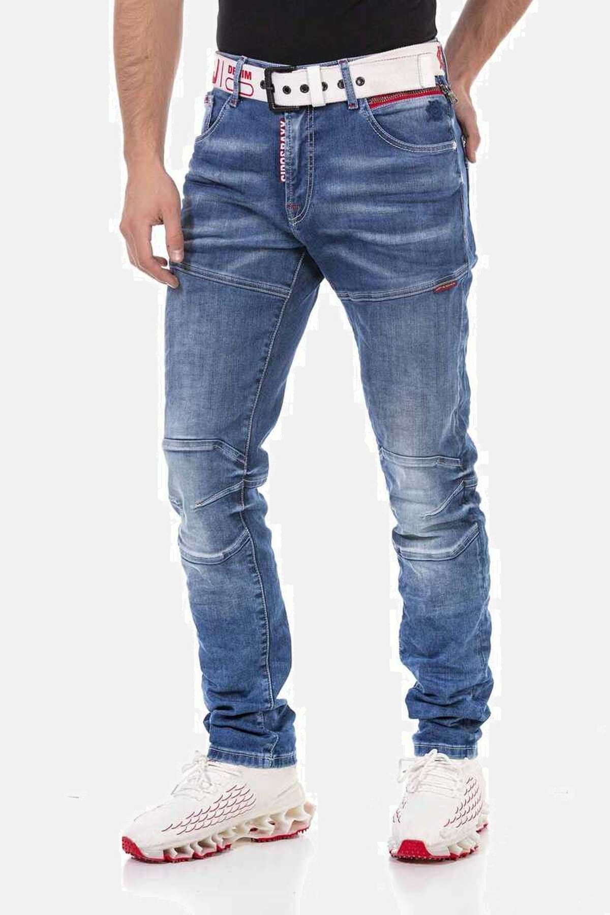 Джинсы с пятью карманами и модными декоративными швами.»Jeans«