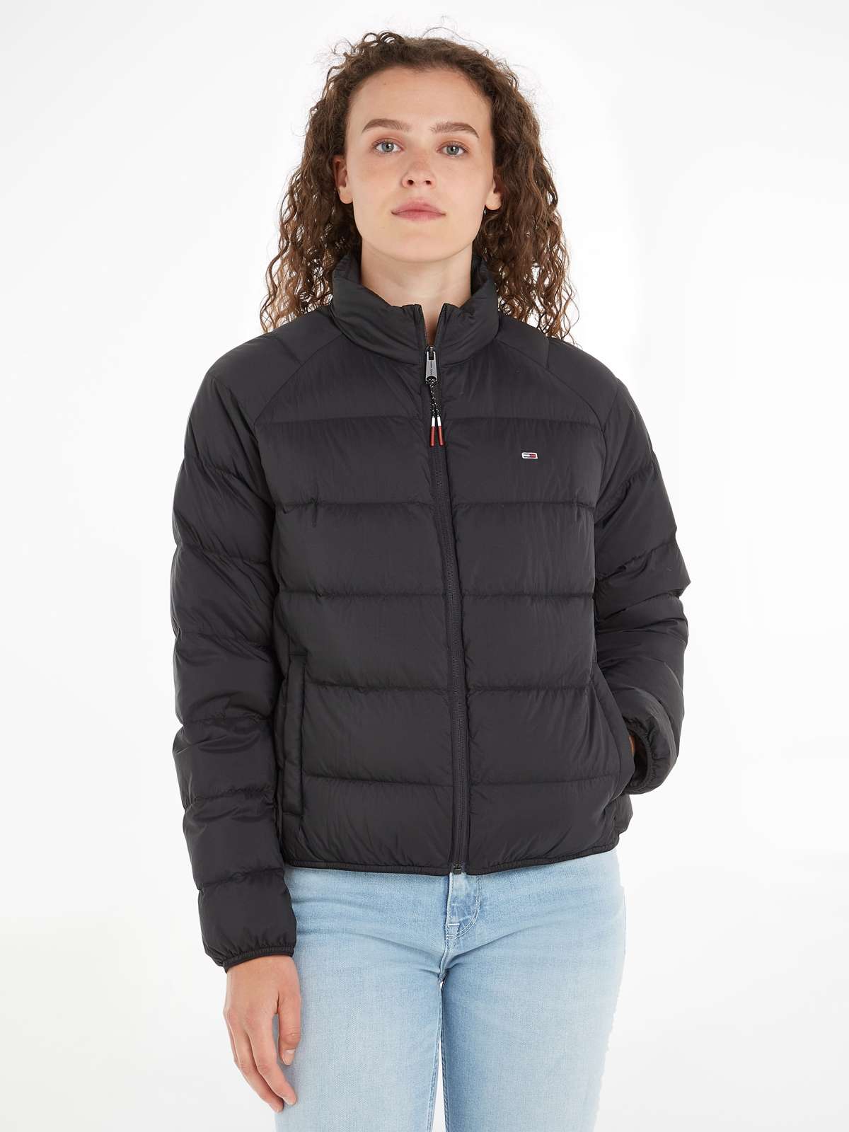 Пуховик с вышитым флагом Tommy Jeans TJW LIGHT DOWN JACKET