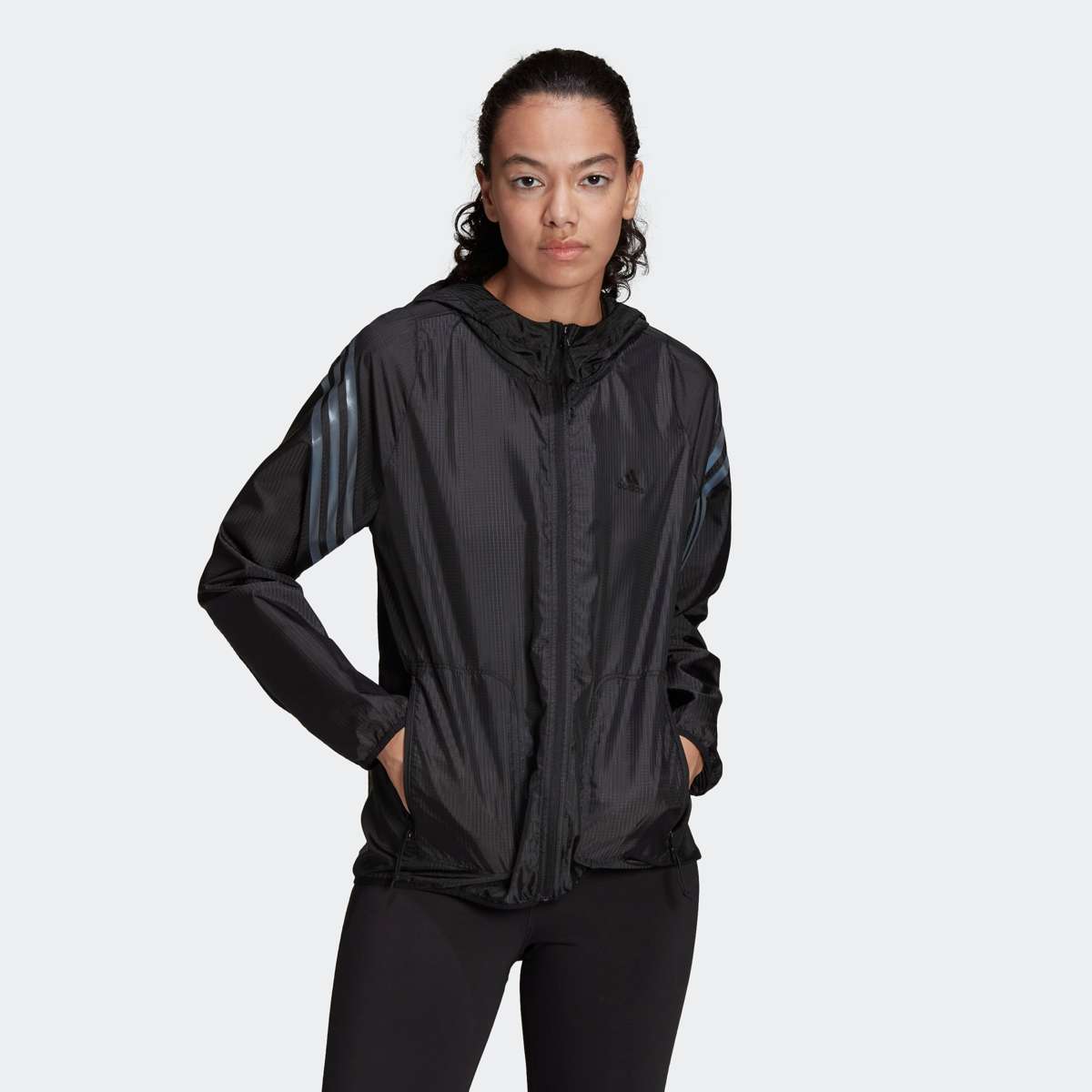 Беговая куртка»RUN ICONS 3STREIFEN HOODED RUNNING WINDBREAKER«