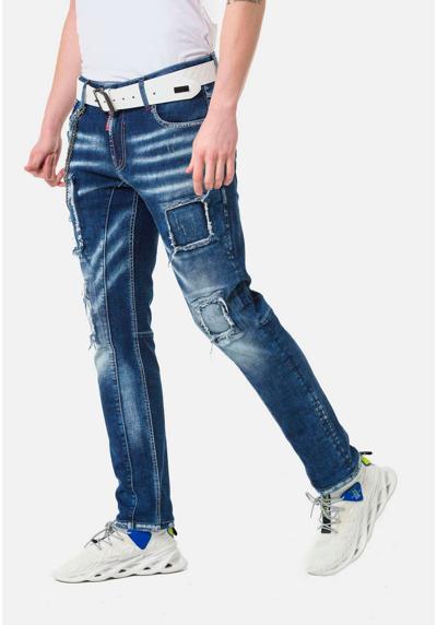 Прямые джинсы в классном подержанном стиле