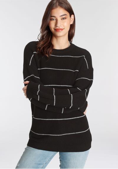 Вязаный свитер с полосками