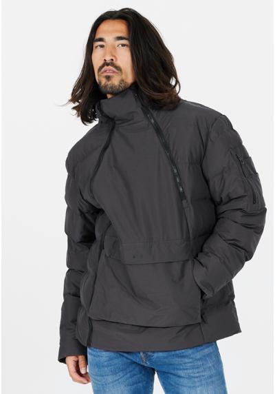 Лыжная куртка с боковой молнией.