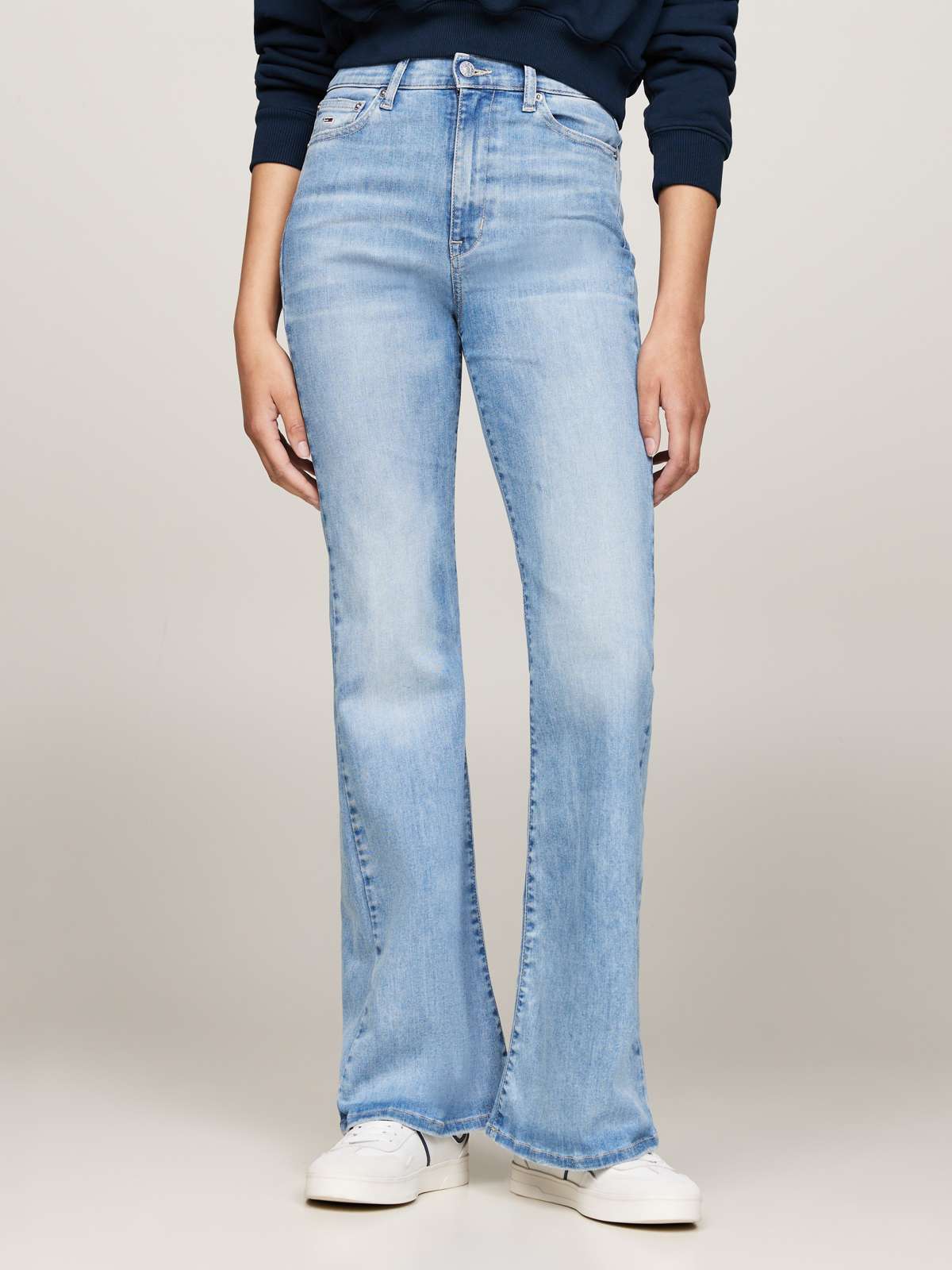 Расклешенные джинсы с... »Tommy Jeans SYLVIA - High waist - Flared Denim Jeans«