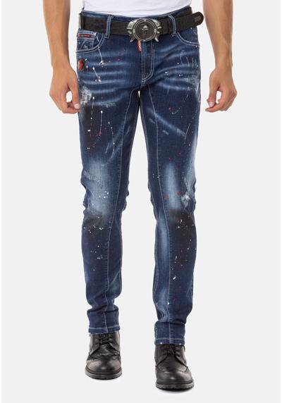 Прямые джинсы с крутым внешним видом