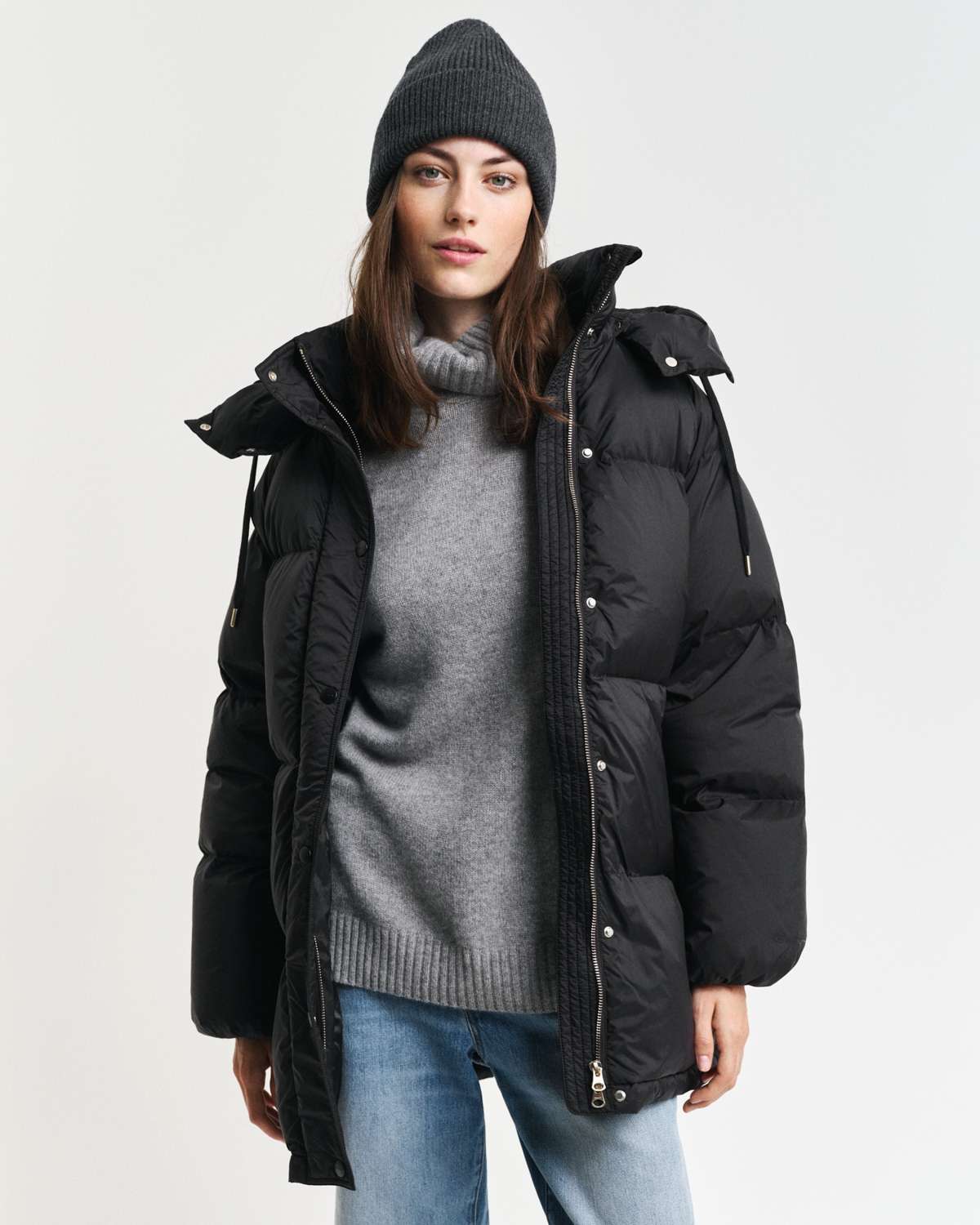 Стеганая куртка с капюшоном и двусторонней молнией. »MID LENGTH DOWN JACKET«