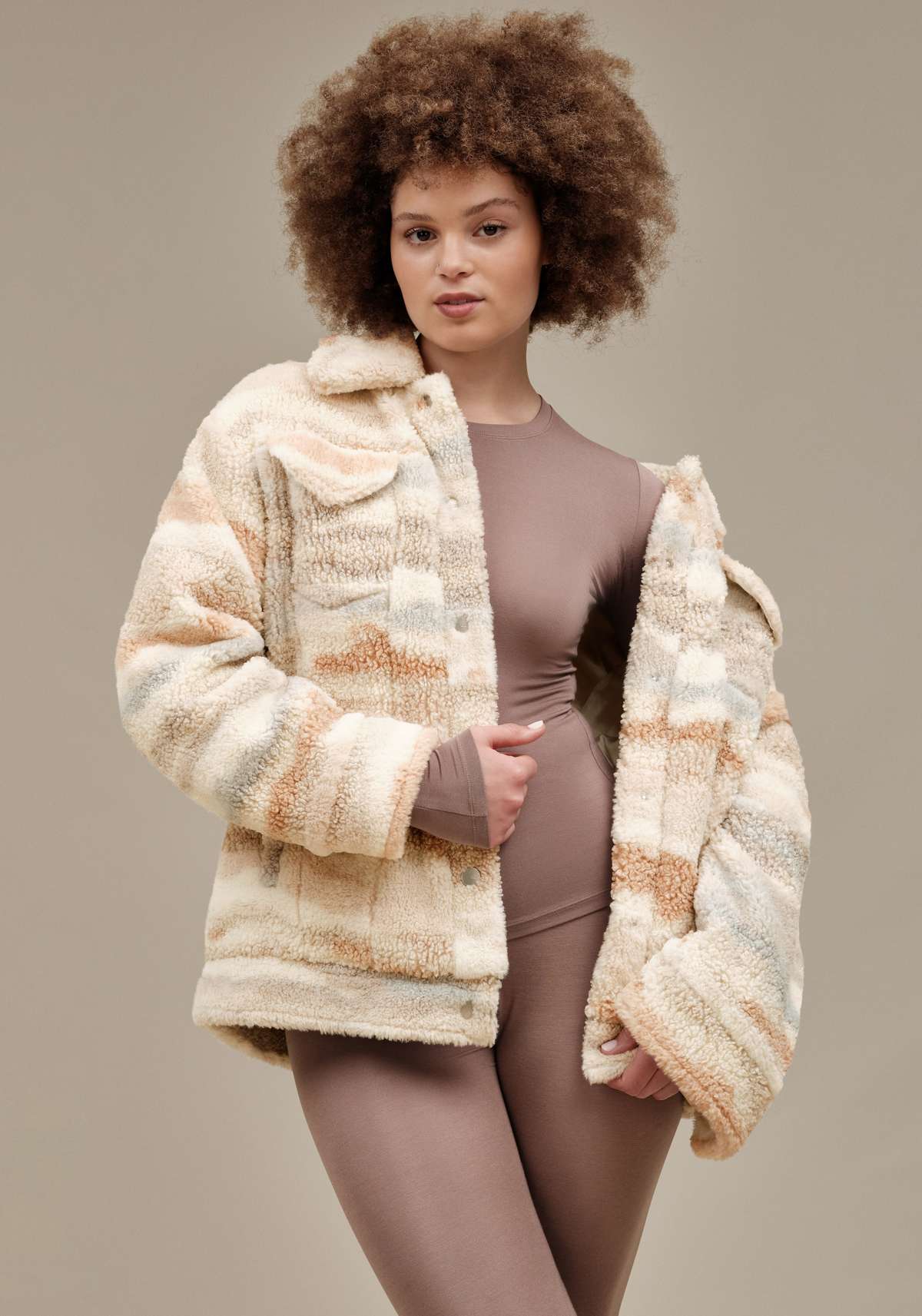 Плюшевая куртка в новом дизайне. »FRANKIE FLUFF JACKET TOPA«