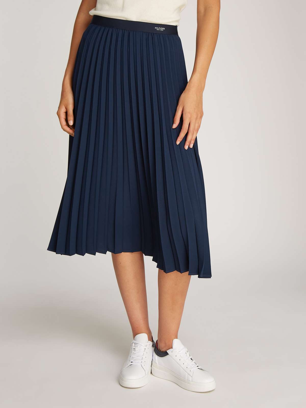 Плиссированная юбка со складками по всему периметру FLUID PLEATED PULL ON MIDI SKIRT