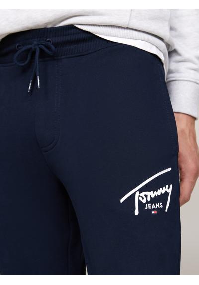 Спортивные брюки с надписью-логотипом»TJM SLIM ENTRY GRAPHIC SWEATPANT«