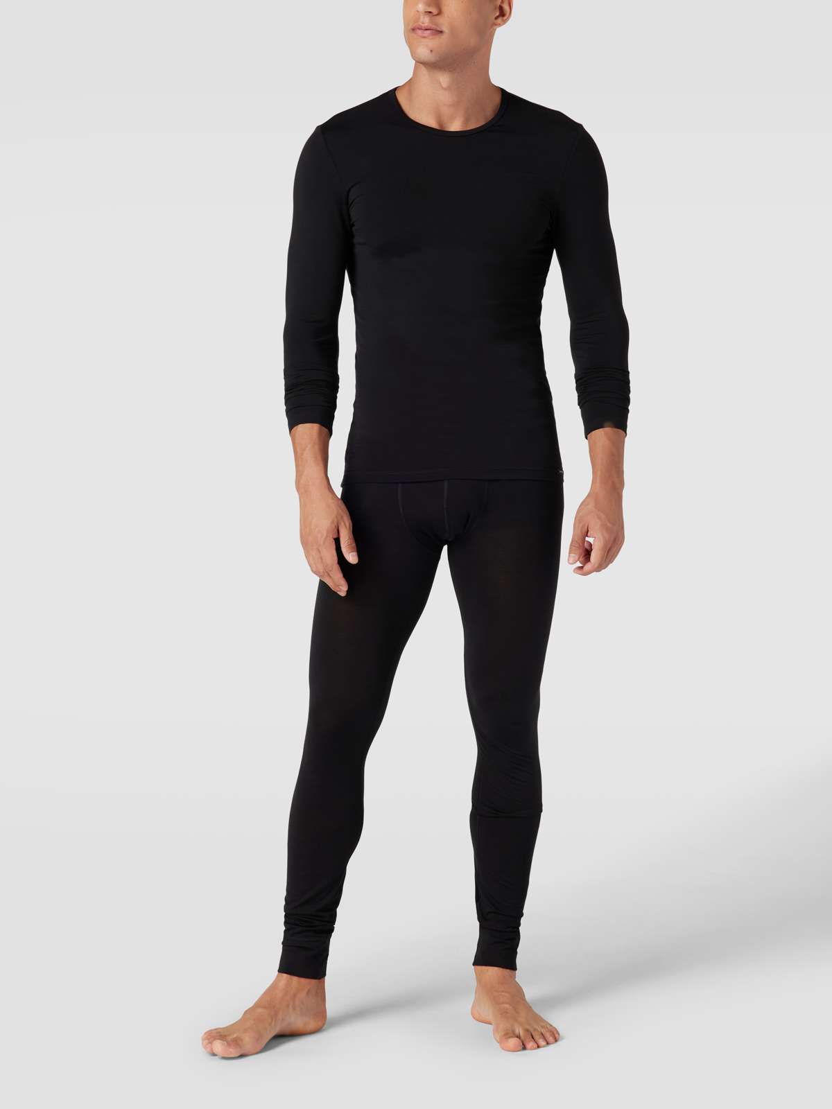 Лонгслив с этикеткой WARMING BASELAYER