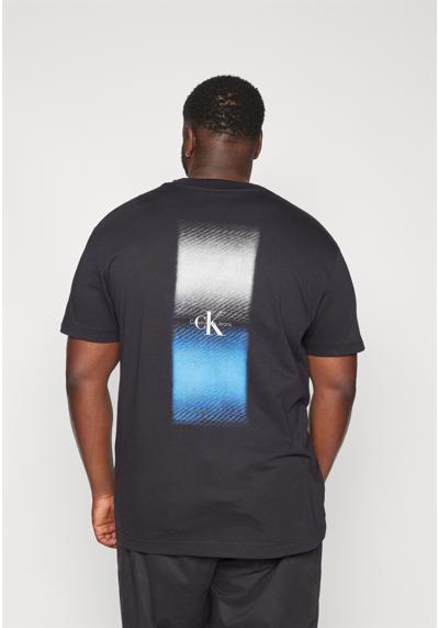 Футболка PLUS GRADIENT FADE MONOLOGO TEE