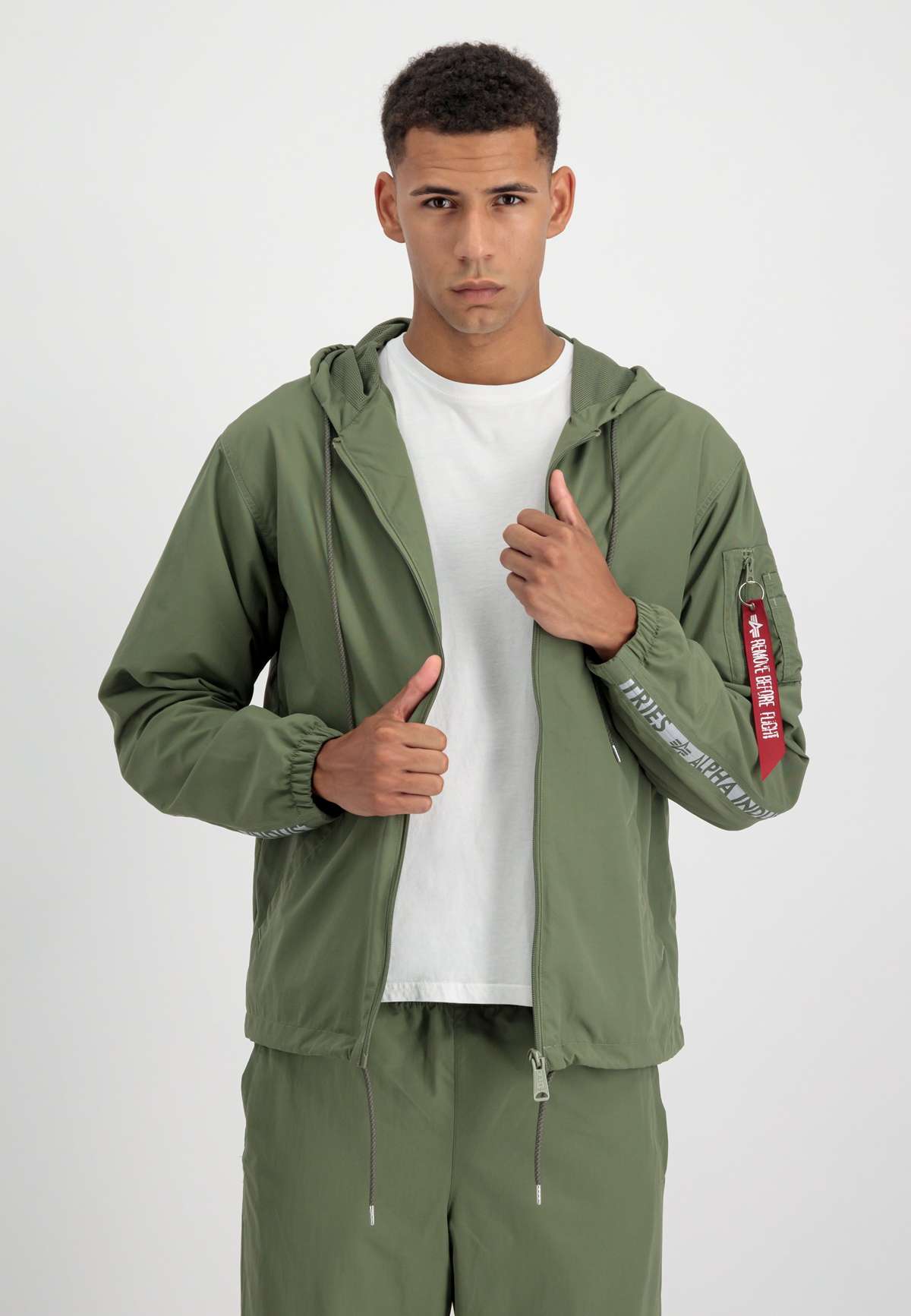 Ветровка UTILITY EXPEDITION WINDBREAKER