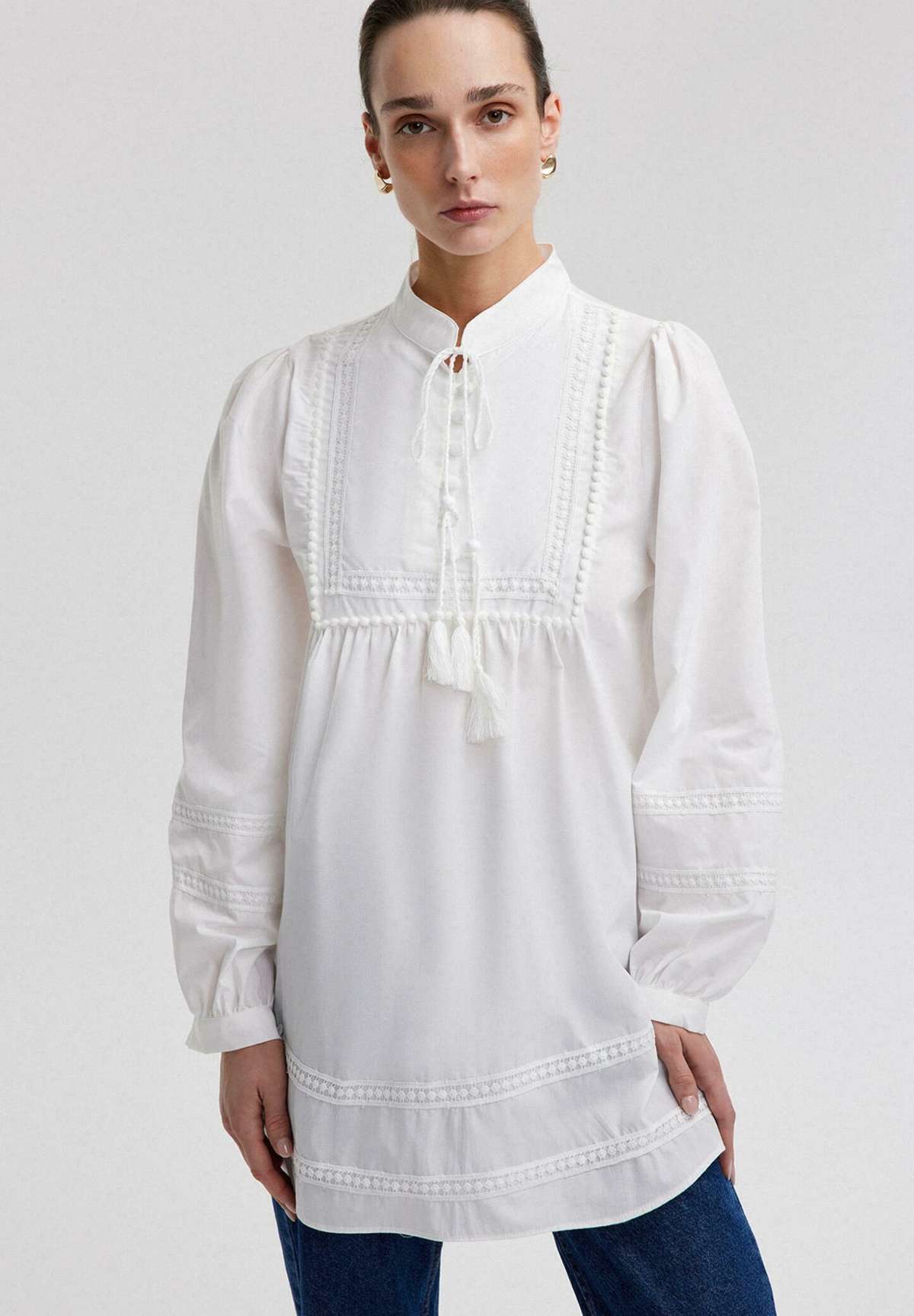 Туника EMBROIDERED TIED COLLAR