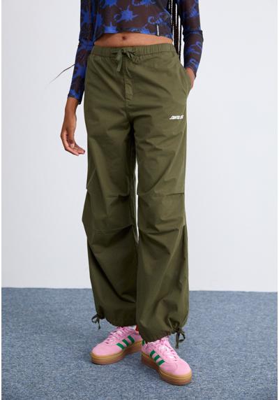 Брюки STRIP PARACHUTE PANT