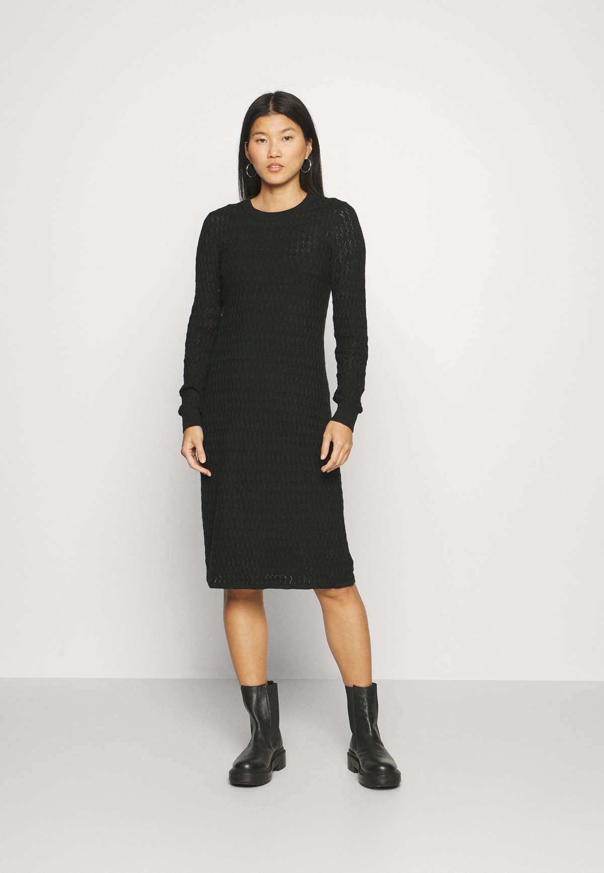 Трикотажное платье TEXTURED DRESS