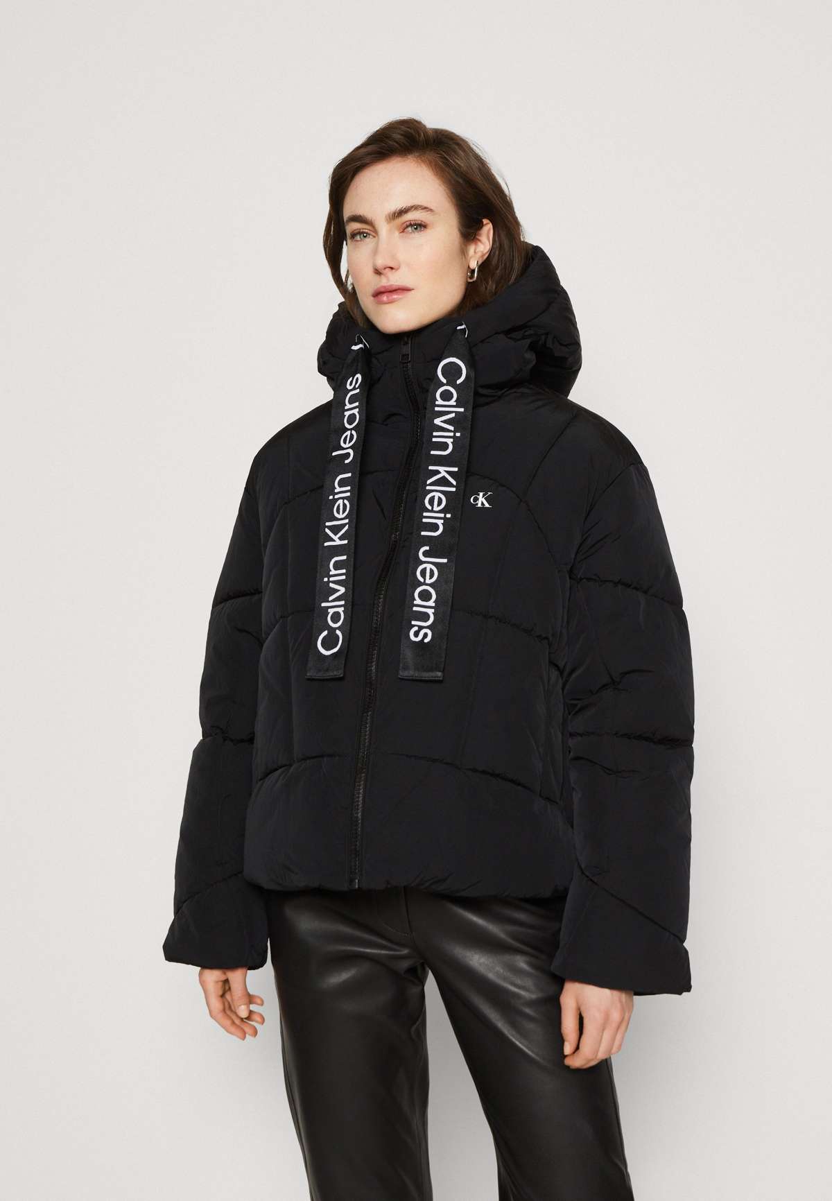 Зимняя куртка LOGO DRAWSTRING SHORT PUFFER