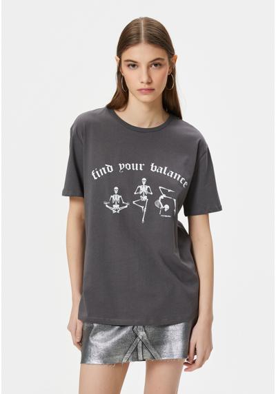 Футболка GOTHIC THEMED SHORT SLEEVE CREW NECK