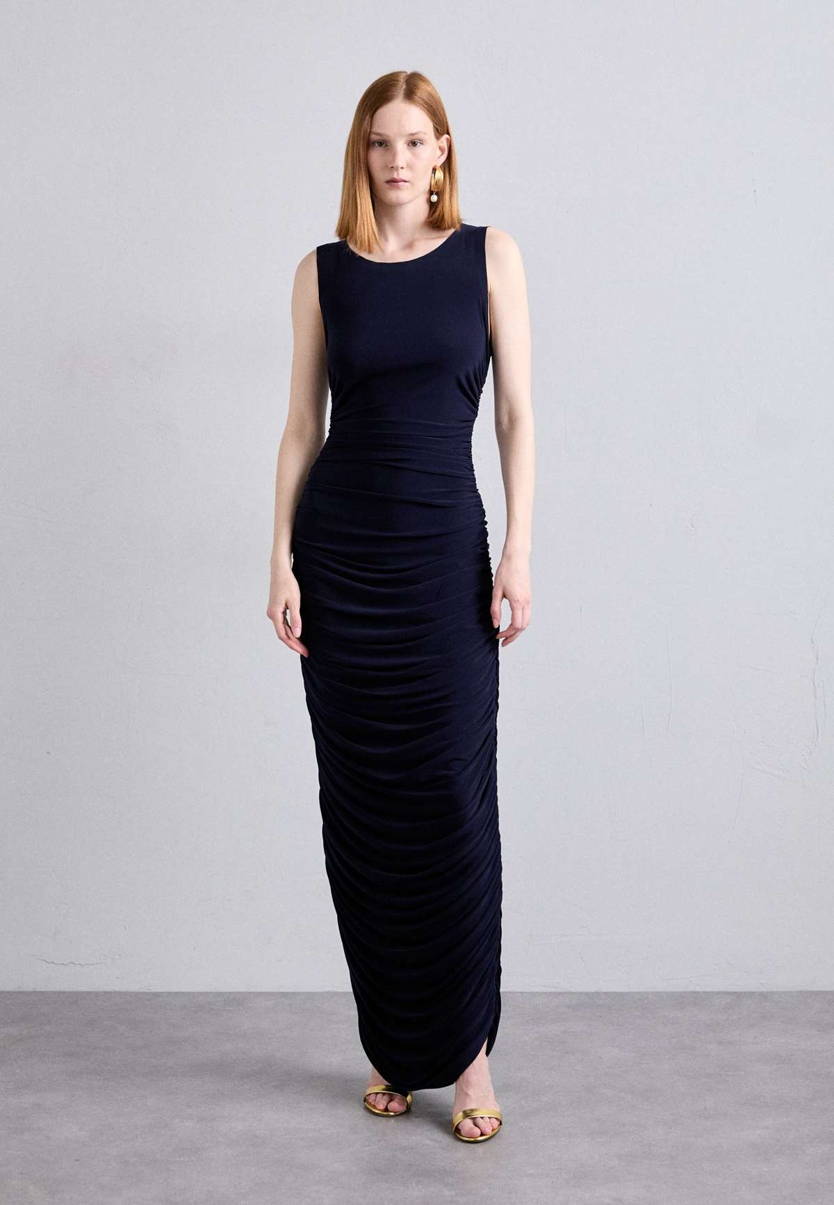 Трикотажное платье SLEEVELESS SIDE SHIRRED GOWN