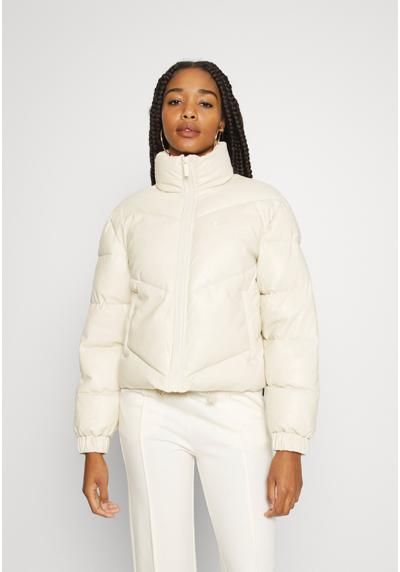 Зимняя куртка CHEST SIGNATURE PUFFER JACKET