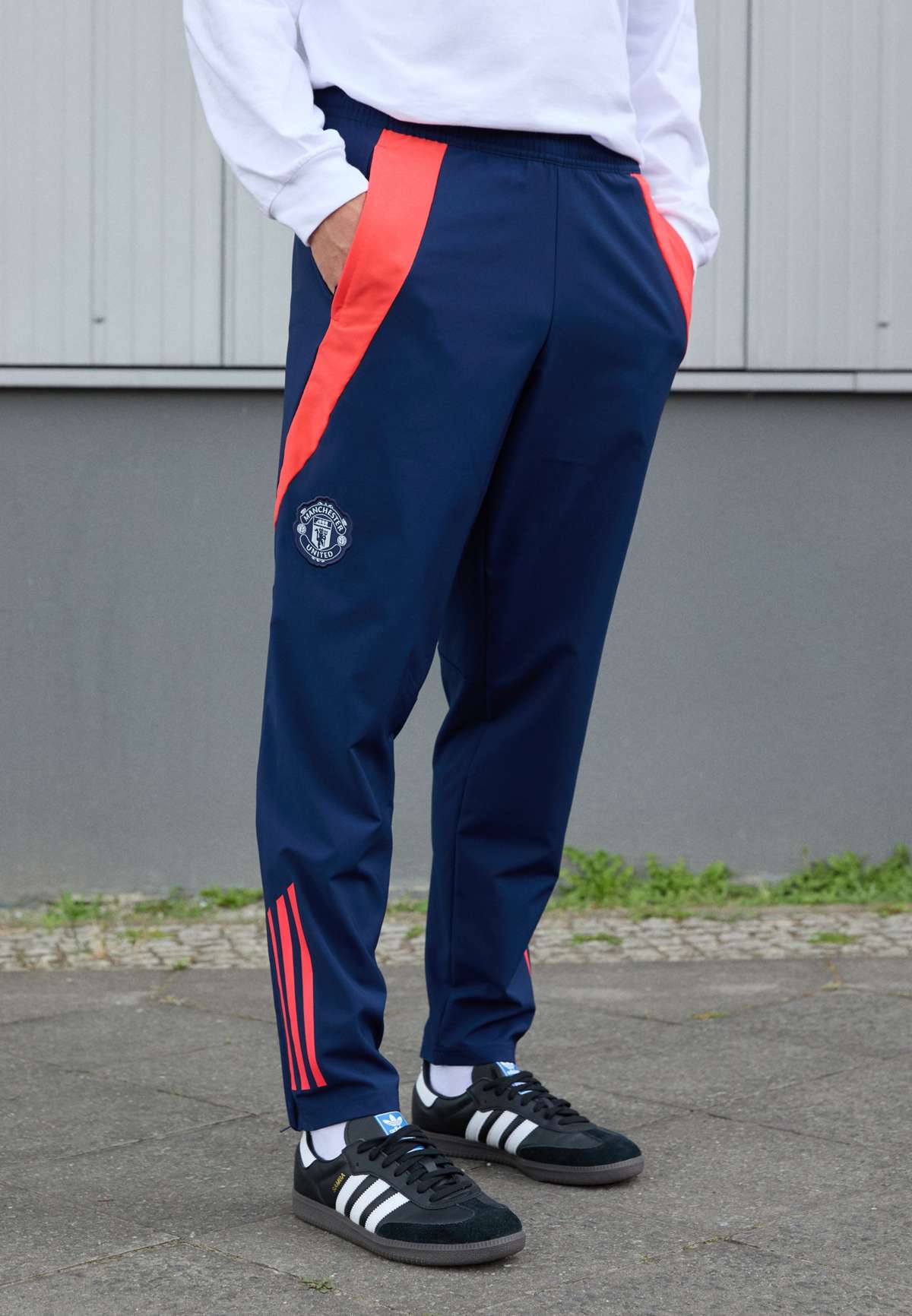 Брюки MANCHESTER UNITED PRESENTATION PANT