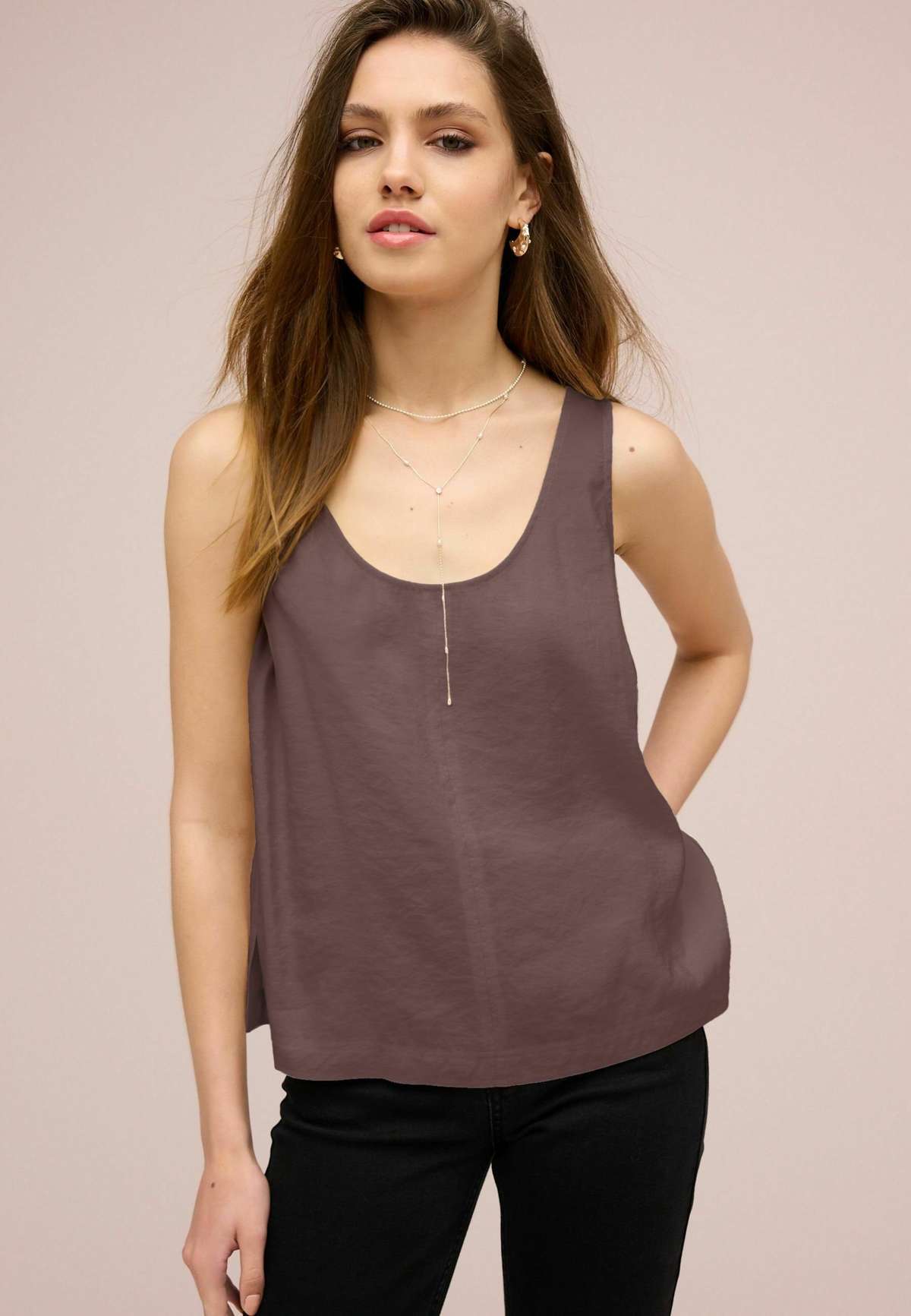 Топ SLEEVELESS SCOOP NECK TANK- REGULAR FIT