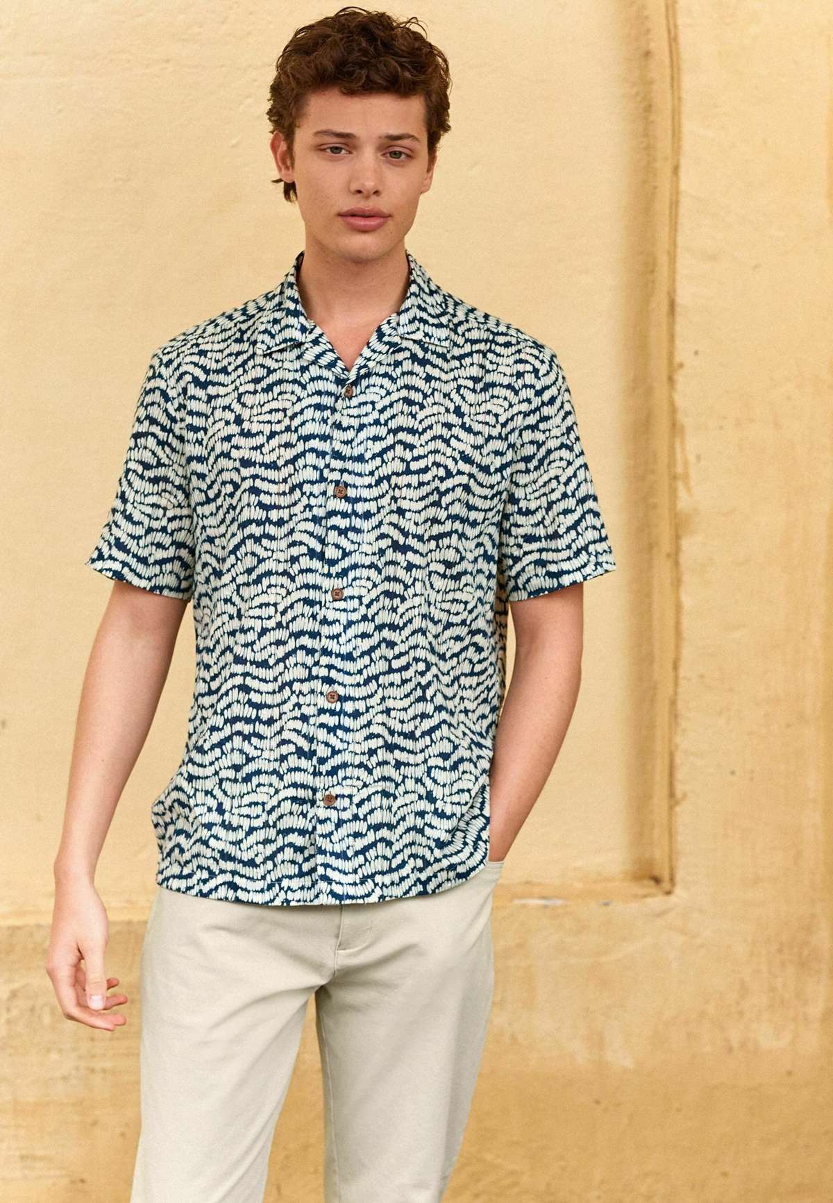 Джинсы PRINTED SHORT SLEEVE WITH CUBAN COLLAR.