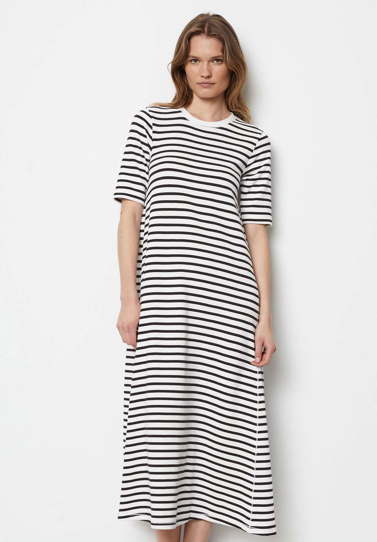 Трикотажное платье WIDE SEAM ROUND-NECK SHORT SLEEVE STRIPED