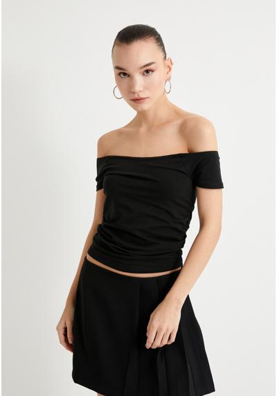 Футболка OFF SHOULDER