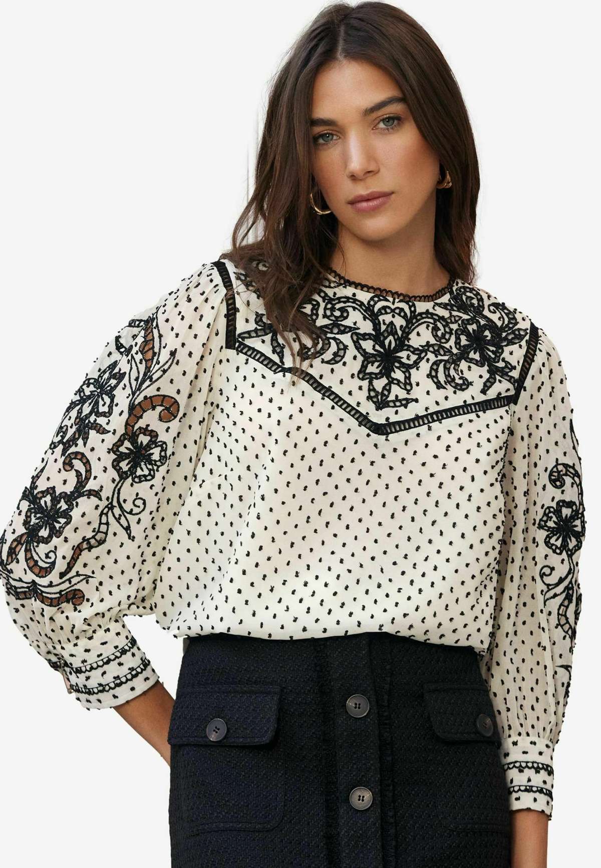 Блузка EMBROIDERED ROUND NECK PUFF SLEEVE-REGULAR FIT