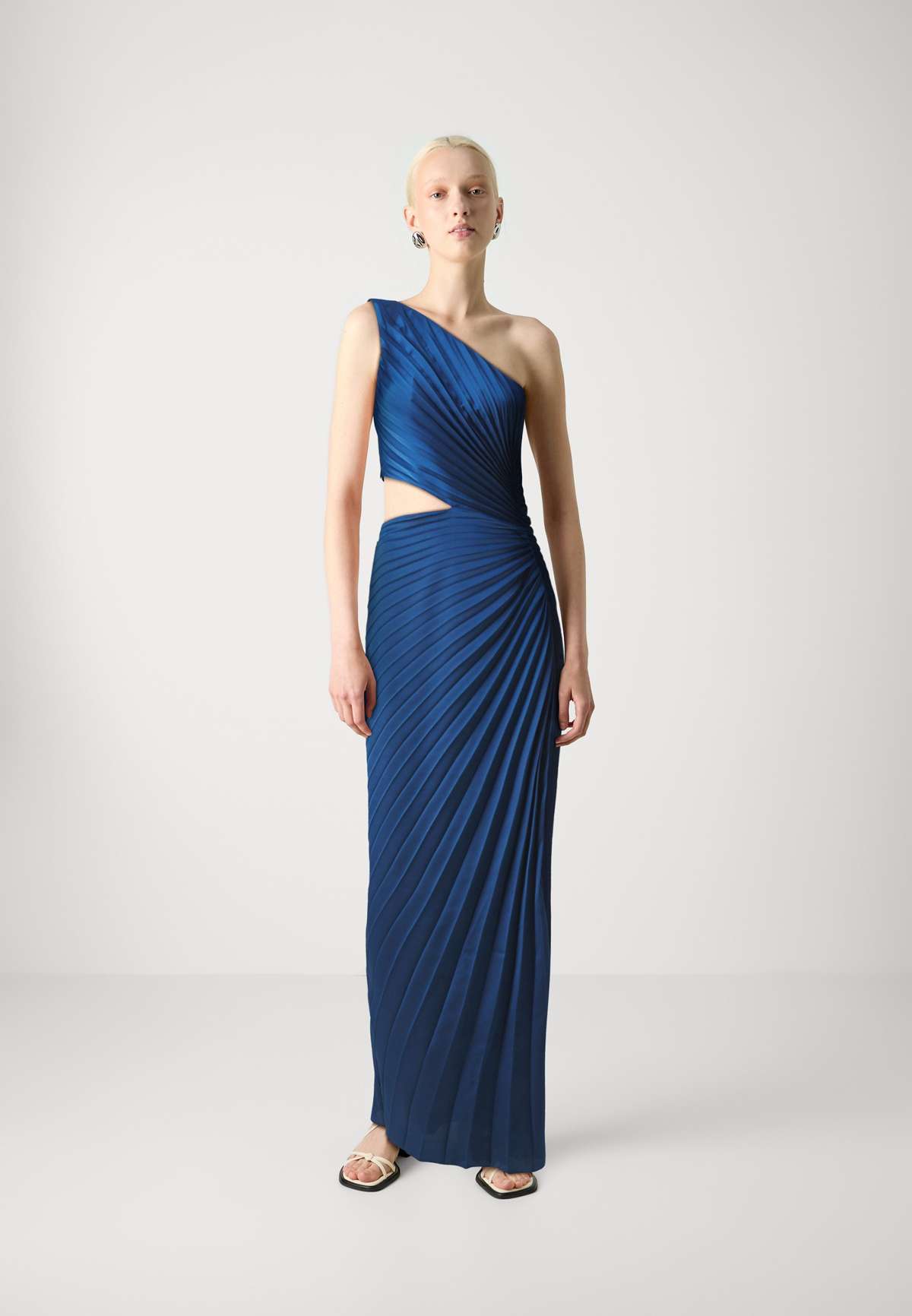 Платье CHASE GISELLE ONE SHOULDER CUTOUT GOWN