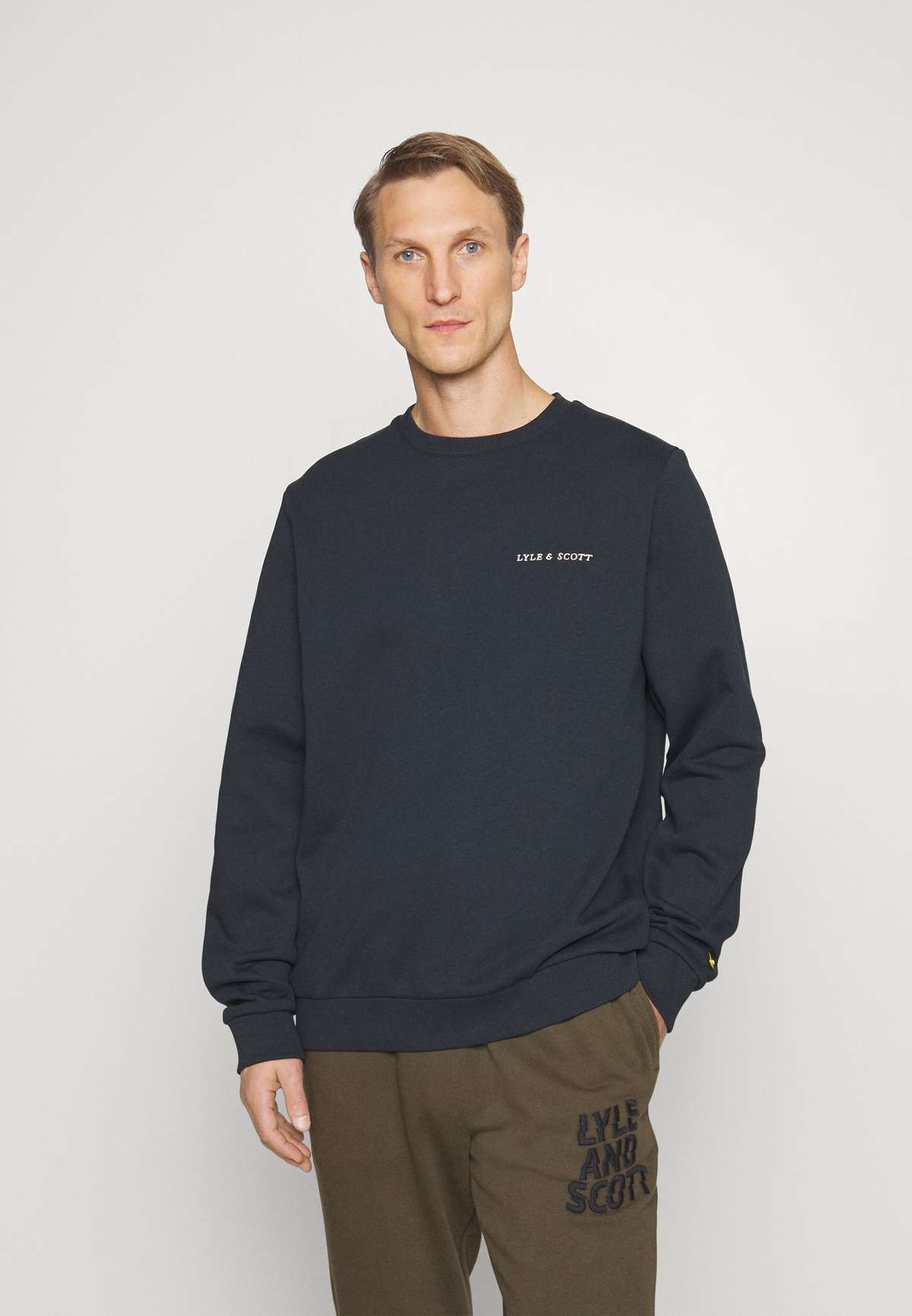 Кофта EMBROIDERED CREW NECK